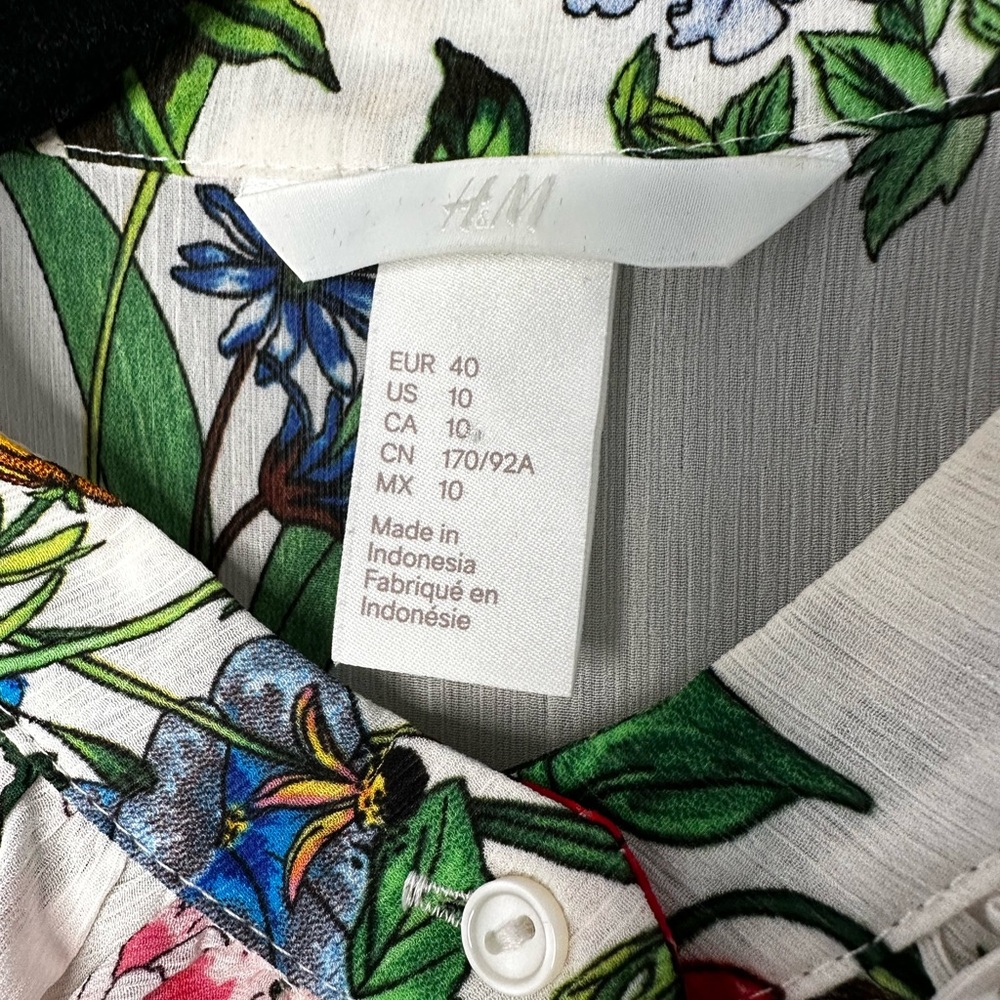 Floral Ruffle Blouse - Delicate and Unique - Picture 8 of 16